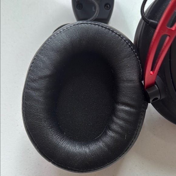 ✨Host pick✨HyperX Cloud Alpha Over-Ear Gaming Headset - Black - Picture 4 of 6